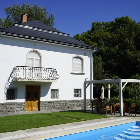 Tatil Evi Vertessy Haz Kestel